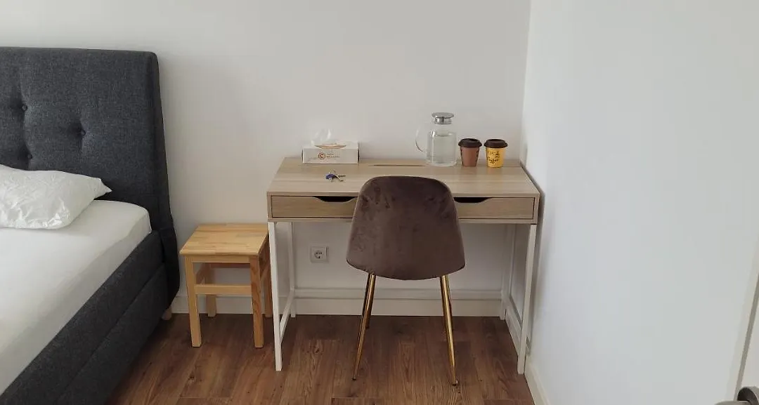Comfy Room Near Metro & Airport-1