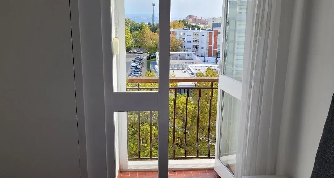 Comfy Room Near Metro & Airport-1